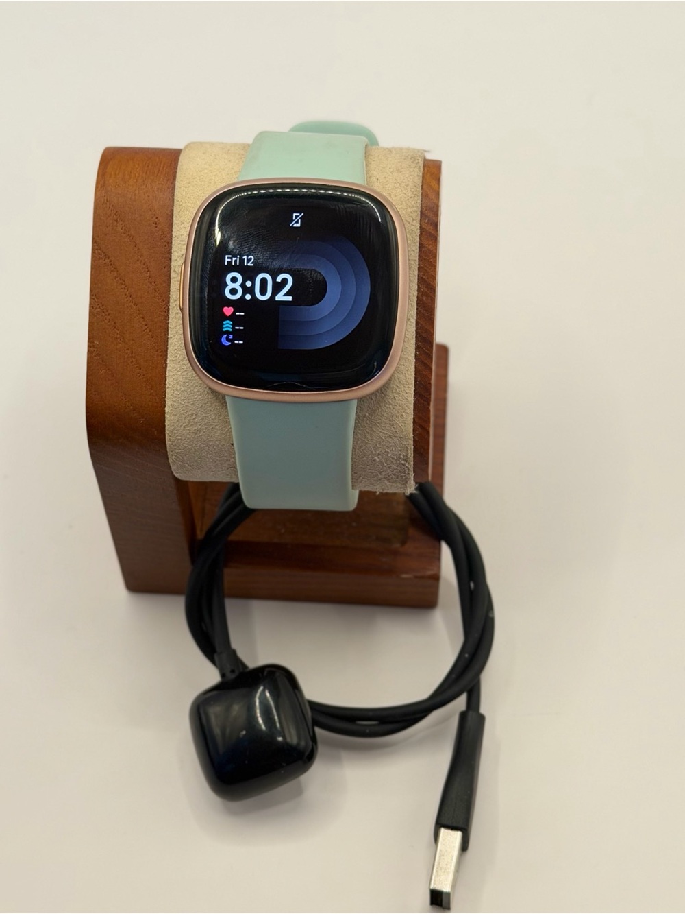 Fitbit Versa 4, Tested, Very Good, Rose Gold, Charger Included, Smartwatch